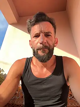 Snapshot of Michel_huge chatting on 09-09-25, 05:51 Michel huge online show from 09-09-25, 05:51