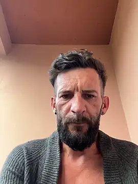 Snapshot of Michel_huge chatting on 09-10-25, 04:23 Michel huge online show from 09-10-25, 04:23