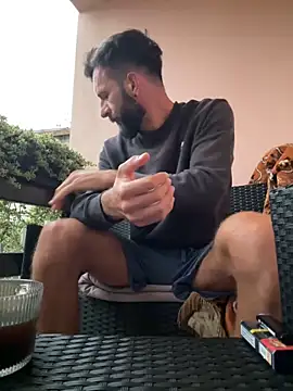 Snapshot of Michel_huge chatting on 09-17-25, 04:25 Michel huge online show from 09-17-25, 04:25