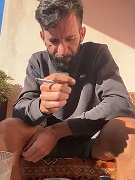 Snapshot of Michel_huge chatting on 09-18-25, 06:48 Michel huge online show from 09-18-25, 06:48