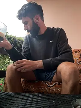 Snapshot of Michel_huge chatting on 09-25-25, 04:38 Michel huge online show from 09-25-25, 04:38