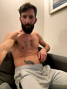 Snapshot of Michel_huge chatting on 10-25-25, 06:13 Michel huge online show from 10-25-25, 06:13