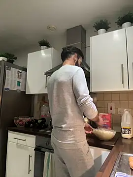 Snapshot of Michel_huge chatting on 10-27-25, 06:45 Michel huge online show from 10-27-25, 06:45