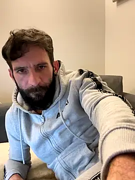 Snapshot of Michel_huge chatting on 10-29-25, 06:09 Michel huge online show from 10-29-25, 06:09