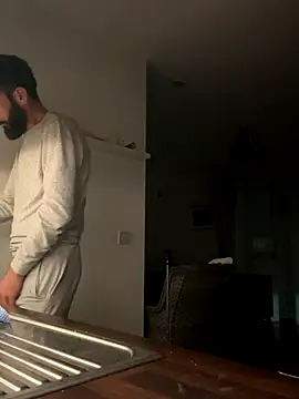 Snapshot of Michel_huge chatting on 10-31-25, 05:08 Michel huge online show from 10-31-25, 05:08