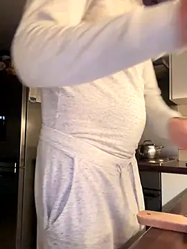 Snapshot of Michel_huge chatting on 11-12-25, 04:35 Michel huge online show from 11-12-25, 04:35