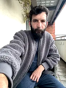 Snapshot of Michel_huge chatting on 11-16-25, 08:31 Michel huge online show from 11-16-25, 08:31