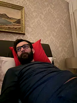 Snapshot of Michel_huge chatting on 11-17-25, 08:47 Michel huge online show from 11-17-25, 08:47