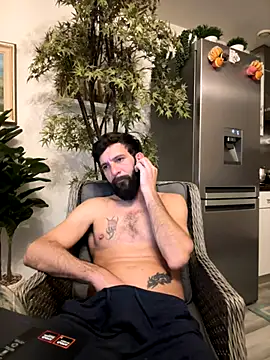 Snapshot of Michel_huge chatting on 11-22-25, 07:57 Michel huge online show from 11-22-25, 07:57