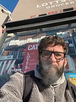 Snapshot of Michel_huge chatting on 11-25-25, 01:11 Michel huge online show from 11-25-25, 01:11