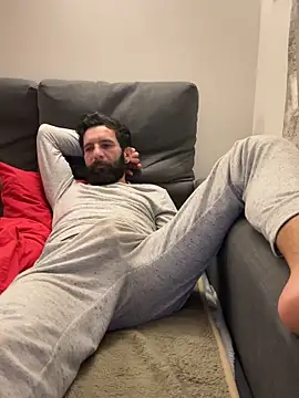 Snapshot of Michel_huge chatting on 11-28-25, 08:33 Michel huge online show from 11-28-25, 08:33