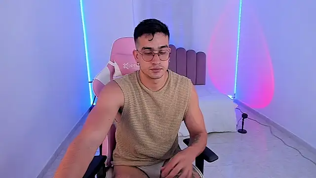 CamCumBoy online show from 10-20-25, 07:20