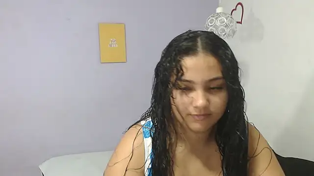 penelope gucci1 online show from 09-18-25, 01:13