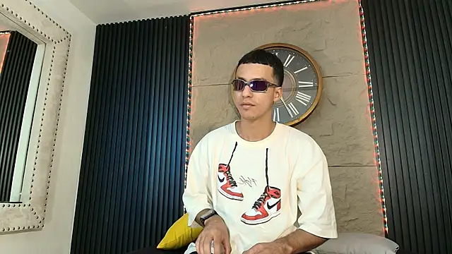 Snapshot of Marcus_Jeron chatting on 05-10-26, 09:09 Marcus Jeron online show from 05-10-26, 09:09