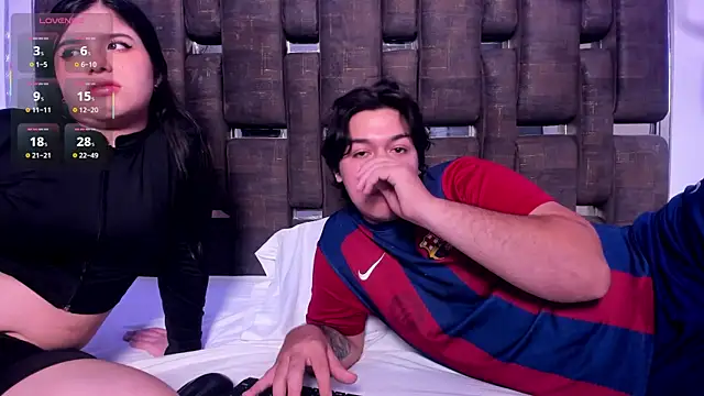 Snapshot of EmilyANDrew_ chatting on 10-15-25, 04:56 EmilyANDrew online show from 10-15-25, 04:56