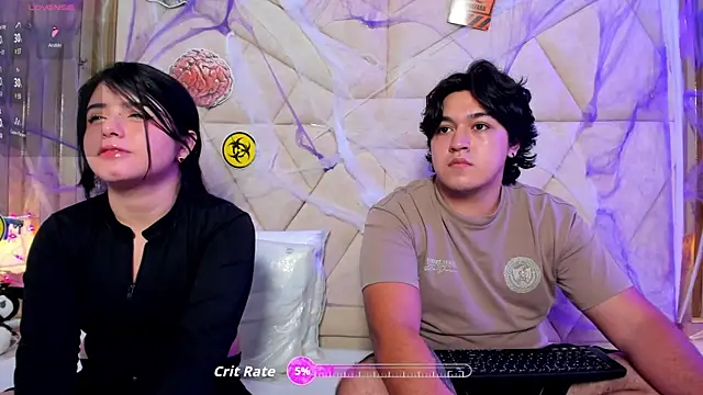 Snapshot of EmilyANDrew_ chatting on 10-21-25, 04:35 EmilyANDrew online show from 10-21-25, 04:35