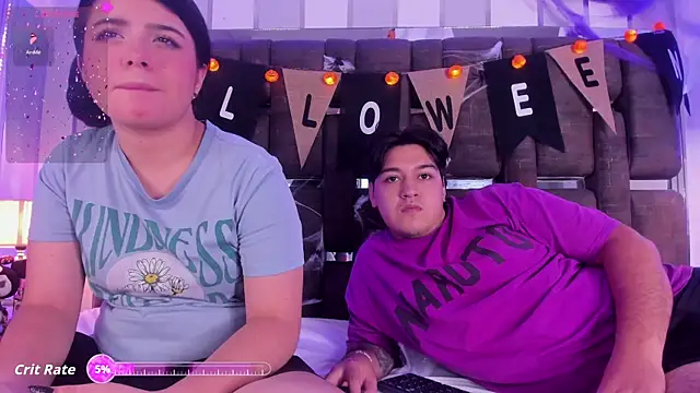 Snapshot of EmilyANDrew_ chatting on 10-24-25, 05:15 EmilyANDrew online show from 10-24-25, 05:15