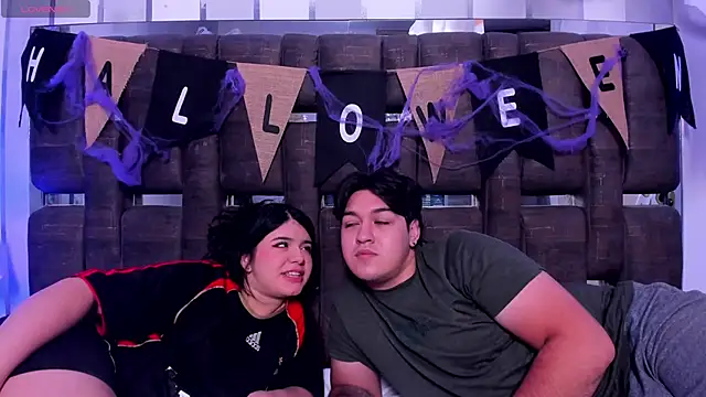 Snapshot of EmilyANDrew_ chatting on 10-30-25, 04:58 EmilyANDrew online show from 10-30-25, 04:58