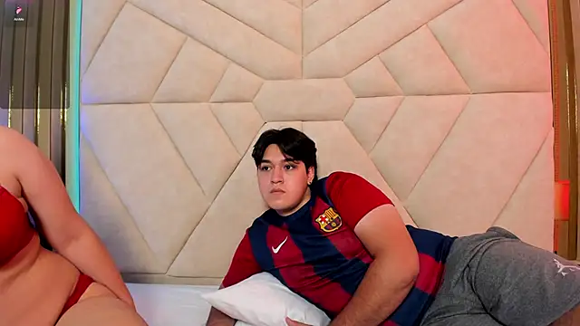 Snapshot of EmilyANDrew_ chatting on 11-04-25, 05:06 EmilyANDrew online show from 11-04-25, 05:06