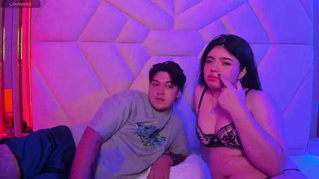 Snapshot of EmilyANDrew_ chatting on 11-10-25, 04:55 EmilyANDrew online show from 11-10-25, 04:55