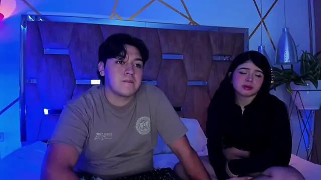 Snapshot of EmilyANDrew_ chatting on 11-13-25, 04:55 EmilyANDrew online show from 11-13-25, 04:55