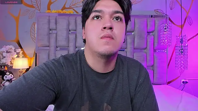 Snapshot of EmilyANDrew_ chatting on 11-19-25, 04:56 EmilyANDrew online show from 11-19-25, 04:56