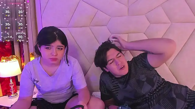 Snapshot of EmilyANDrew_ chatting on 12-15-25, 04:50 EmilyANDrew online show from 12-15-25, 04:50