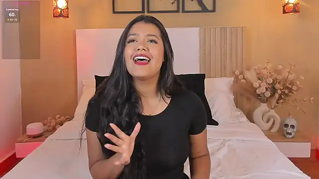 Snapshot of Camila_Bustamante chatting on 10-16-25, 03:57 Camila Bustamante online show from 10-16-25, 03:57