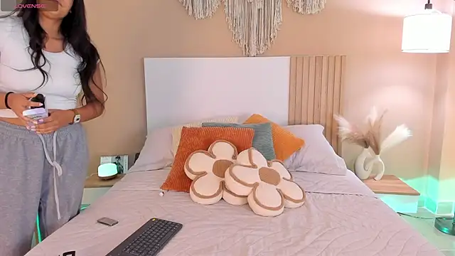 Camila Bustamante online show from 02-18-26, 03:30