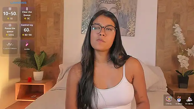 Camila Bustamante online show from 04-13-26, 08:58