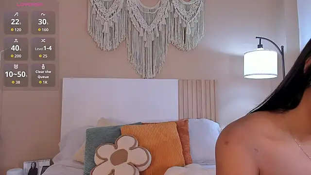Camila Bustamante online show from 05-17-26, 03:30