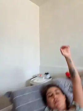 Snapshot of KatyPerra2 chatting on 04-10-26, 04:23 KatyPerra2 online show from 04-10-26, 04:23