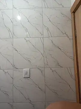 Chloe Leaozinho online show from 11-08-25, 05:01