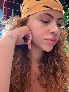 Chloe Leaozinho online show from 03-06-26, 05:09