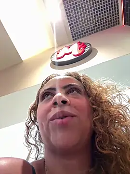 Chloe Leaozinho online show from 03-08-26, 06:23