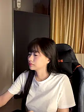 Snapshot of _Meimeibaby_ chatting on 10-17-25, 08:06  Meimeibaby  online show from 10-17-25, 08:06