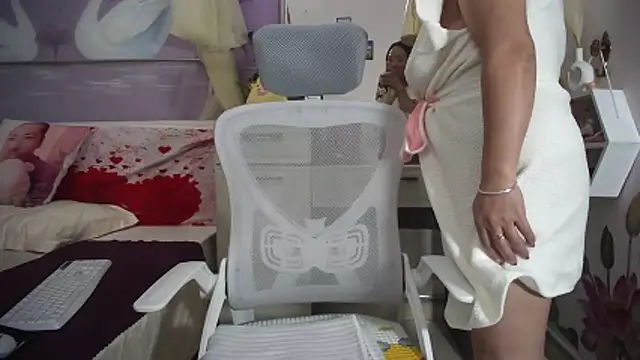 lyly asian online show from 11-28-25, 11:57