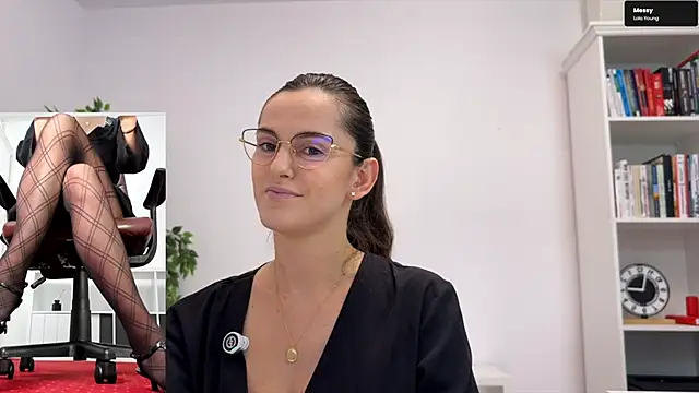 Snapshot of LegswAttitude chatting on 11-13-25, 11:31 LegswAttitude online show from 11-13-25, 11:31