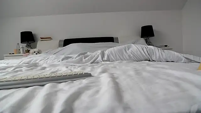 Snapshot of ArabianMalikah chatting on 10-14-25, 06:36 ArabianMalikah online show from 10-14-25, 06:36