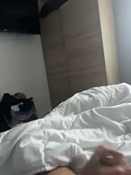 Snapshot of julienmax06 chatting on 12-15-25, 08:07 julienmax06 online show from 12-15-25, 08:07