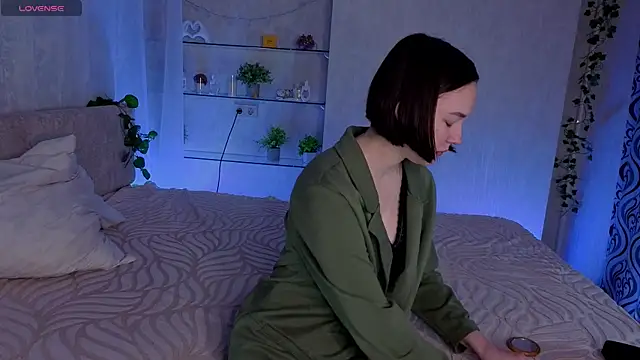 Snapshot of LoisBasil chatting on 11-07-25, 04:18 LoisBasil online show from 11-07-25, 04:18