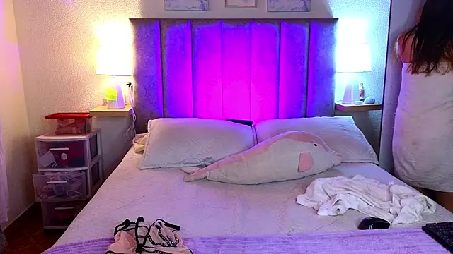 juliana-mancini online show from 04-20-26, 04:21