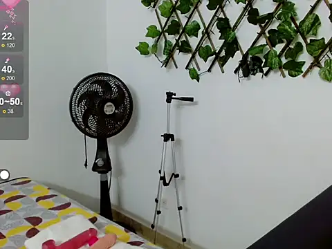 sara arias00 online show from 10-28-25, 01:25