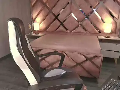 Alyssa Brynn1 online show from 12-17-25, 08:26