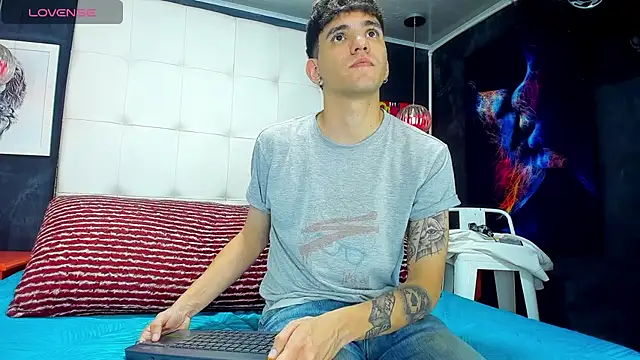 Matteo12  online show from 09-11-25, 03:06