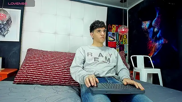 Matteo12  online show from 09-13-25, 04:01