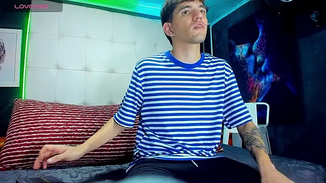 Matteo12  online show from 09-17-25, 04:25