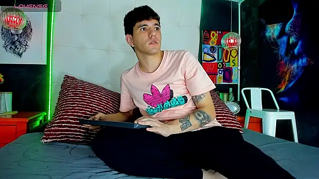 Matteo12  online show from 09-26-25, 04:16