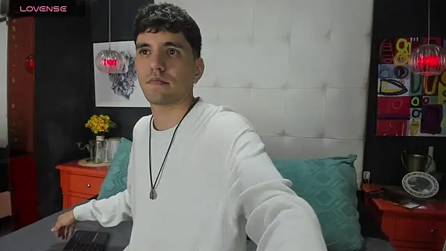 Matteo12  online show from 10-04-25, 04:10