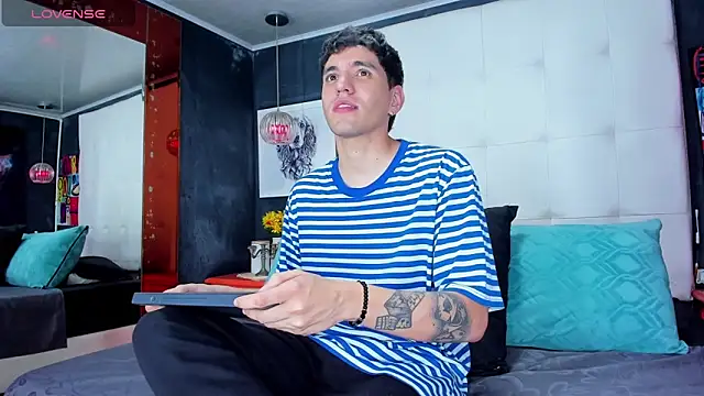 Matteo12  online show from 10-22-25, 03:18